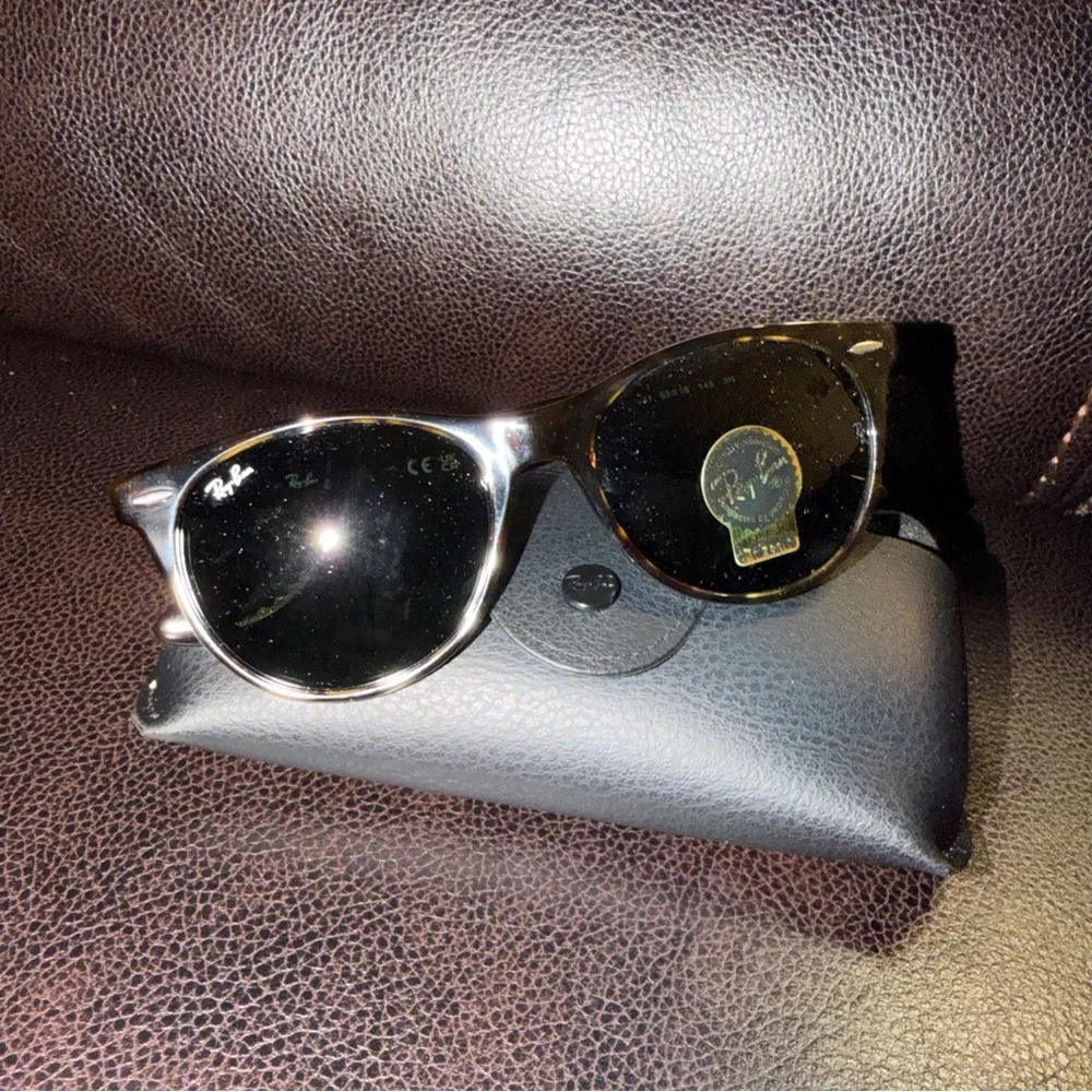 Ray-Ban RB2185 Sunglasses 902/31 Tortoise Frame Black Lens 55 [] 18    145 3N - Picture 4 of 8